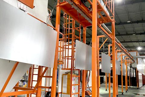 項目建設忙，又一條噴涂流水線設備成功投產(chǎn)