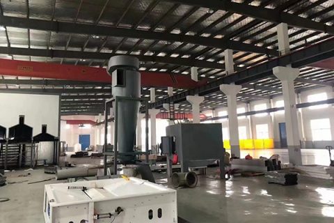 項目工程忙 環保型噴塑流水線設備有序安裝中